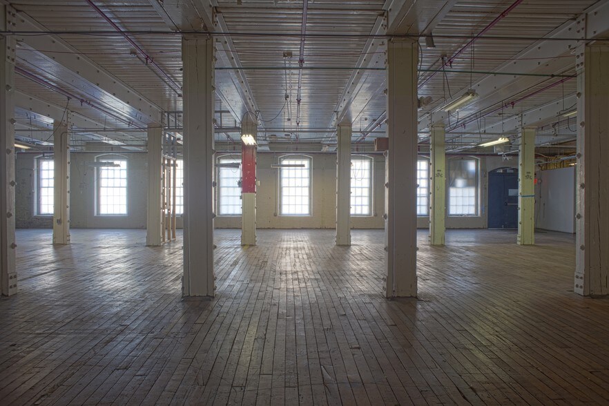 More Photos Of 141 Canal St, Nashua Light Manufacturing For Lease