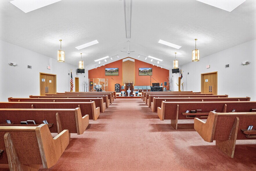 More Photos Of 1301 S Meridian St, Lebanon Religious Facility For Sale