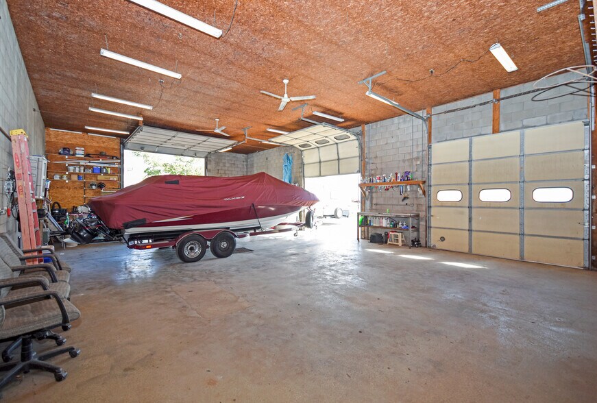 More Photos Of 100 W Falcon Hwy, Flanagan Flex For Sale