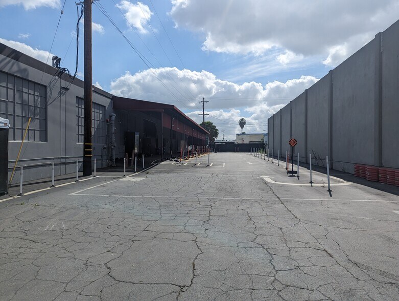 More Photos Of 3019 Vail Ave, Commerce Manufacturing For Sale