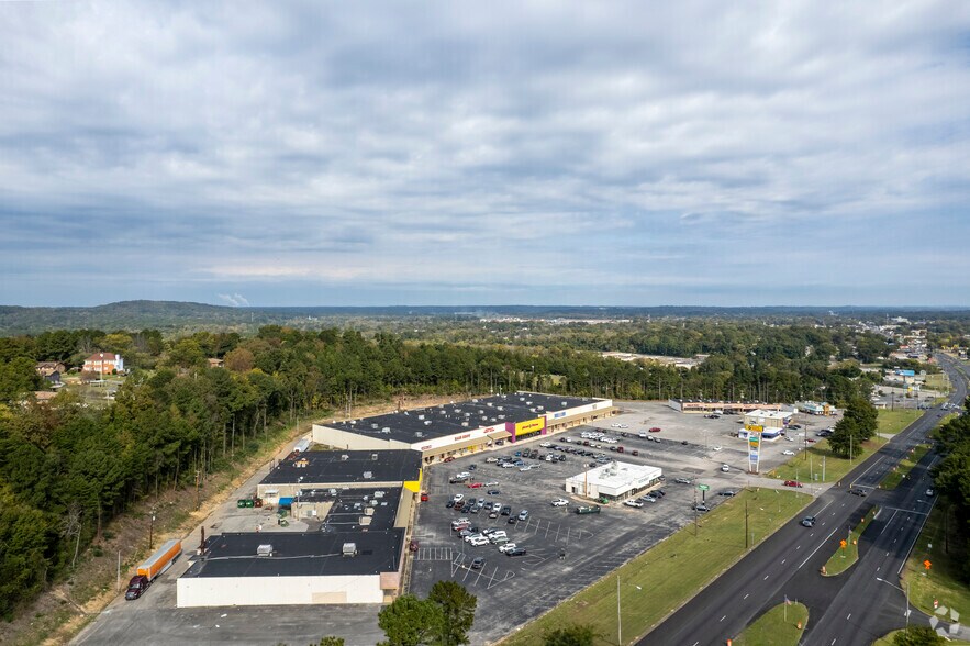 More Photos Of 500-560 West Town Plz, Bessemer Unknown For Lease