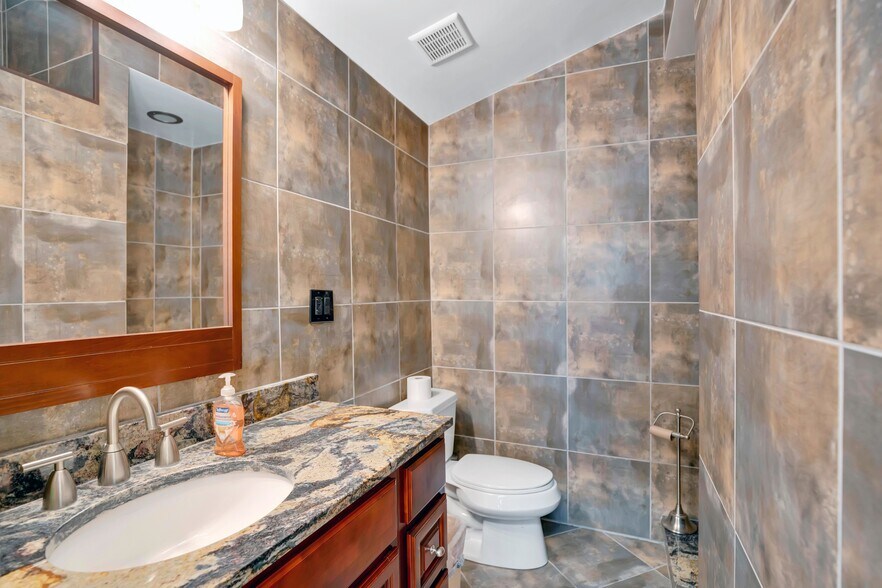 More Photos Of 901 E Washington St, Orlando Office For Sale