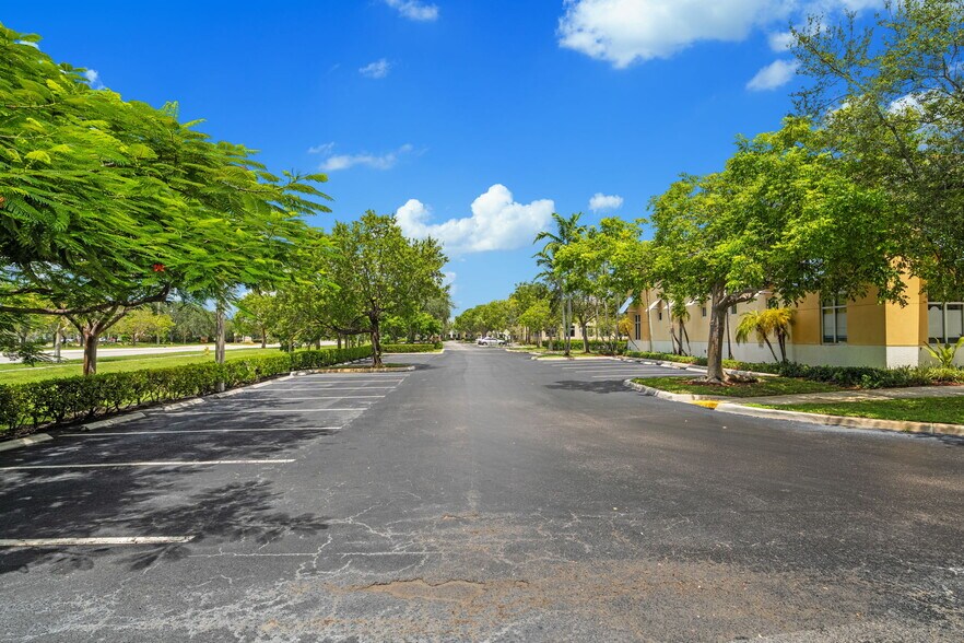 More Photos Of 10101-10181 W Commercial Blvd, Fort Lauderdale Unknown For Lease