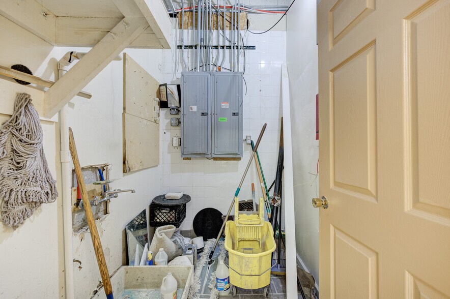 More Photos Of 19953 Conant St, Detroit Medical For Sale