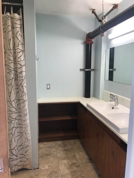 More Photos Of 870 Innes Ave, San Francisco Warehouse For Sale