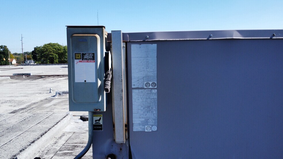 More Photos Of 1121 River St, Lansing Distribution For Lease