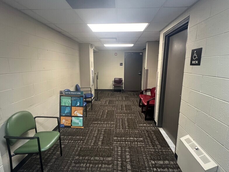 More Photos Of 60 E Warren Ave, Detroit Medical For Lease