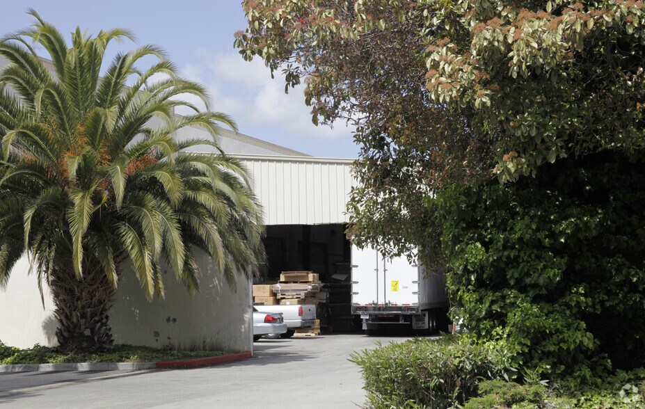 More Photos Of 33441-33459 Western Ave, Union City Warehouse For Lease