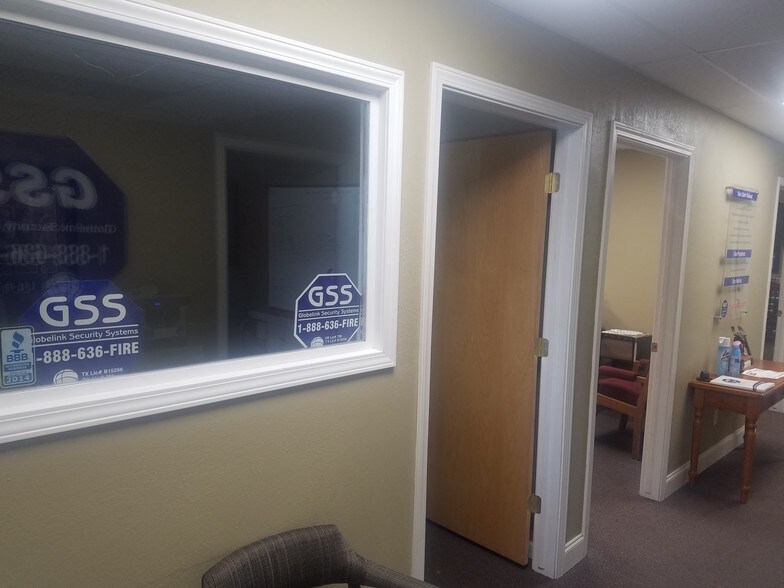 More Photos Of 1021 NW 6th St, Oklahoma City Office For Sale