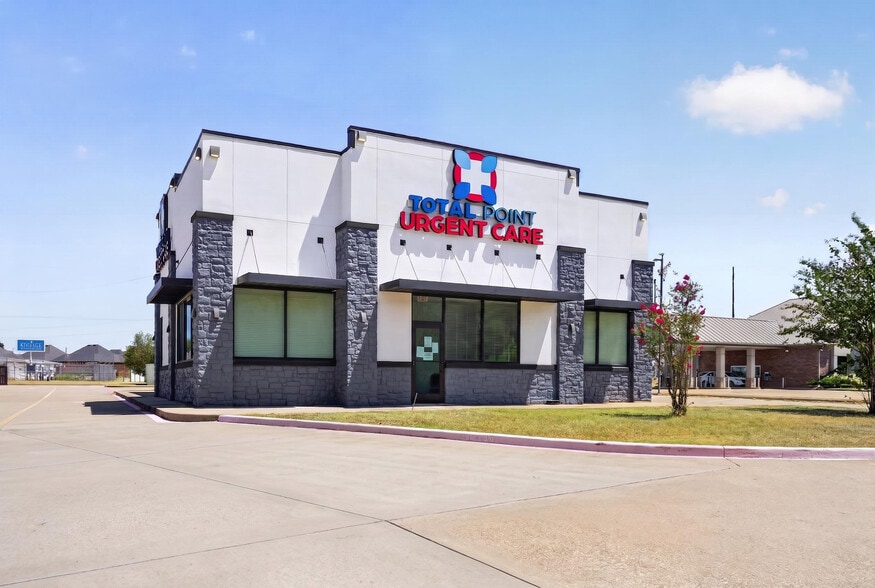 More Photos Of 804 W Main St, Hallsville Freestanding For Lease
