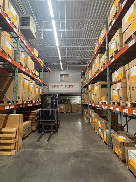 More Photos Of 100 Bearfoot Rd, Northborough Light Distribution For Lease