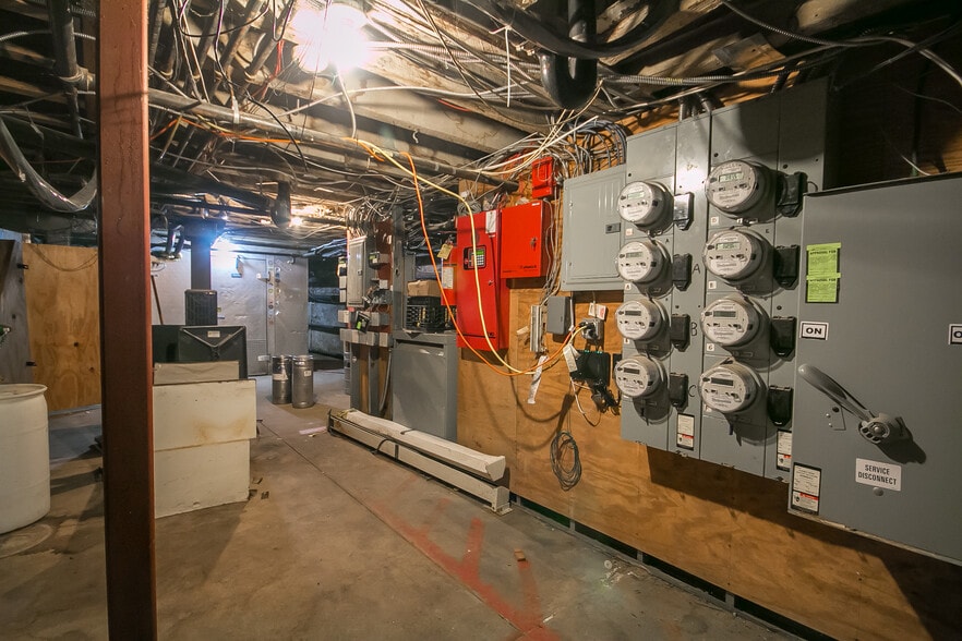 More Photos Of 1111-1113 Walnut St, Philadelphia Storefront For Sale