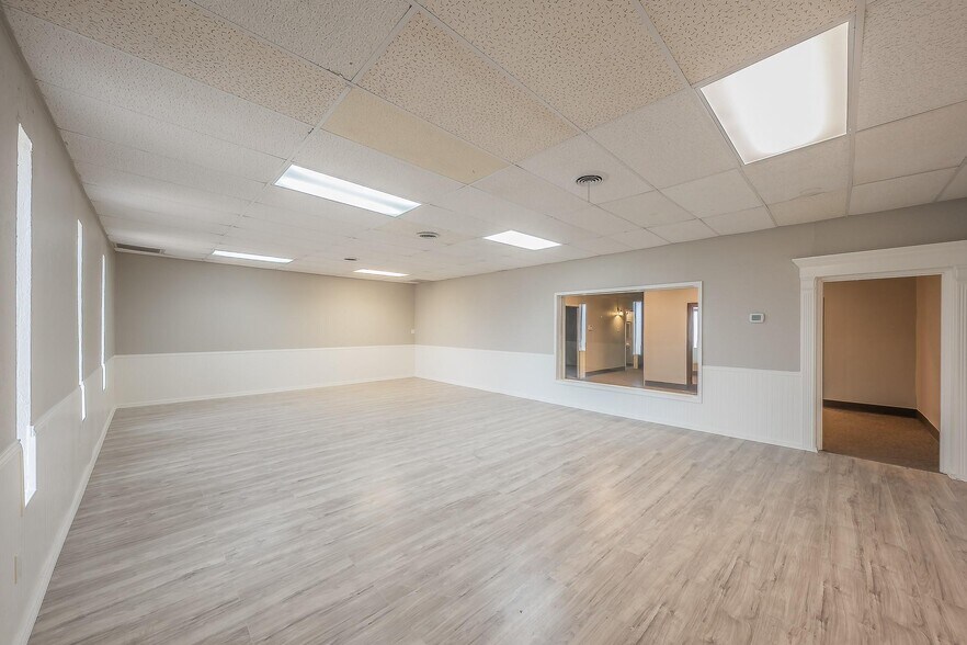 More Photos Of 5704 James Ave, Fort Worth Storefront Retail Office For Sale
