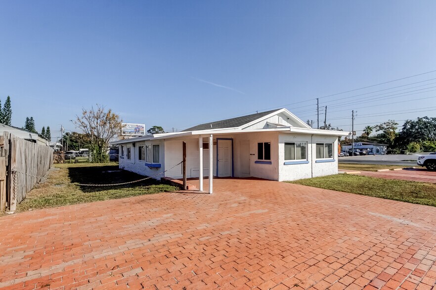 More Photos Of 4539 Mile Stretch Dr, Holiday Office For Sale