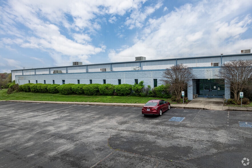 More Photos Of 324 Freehill Rd, Hendersonville Manufacturing For Lease