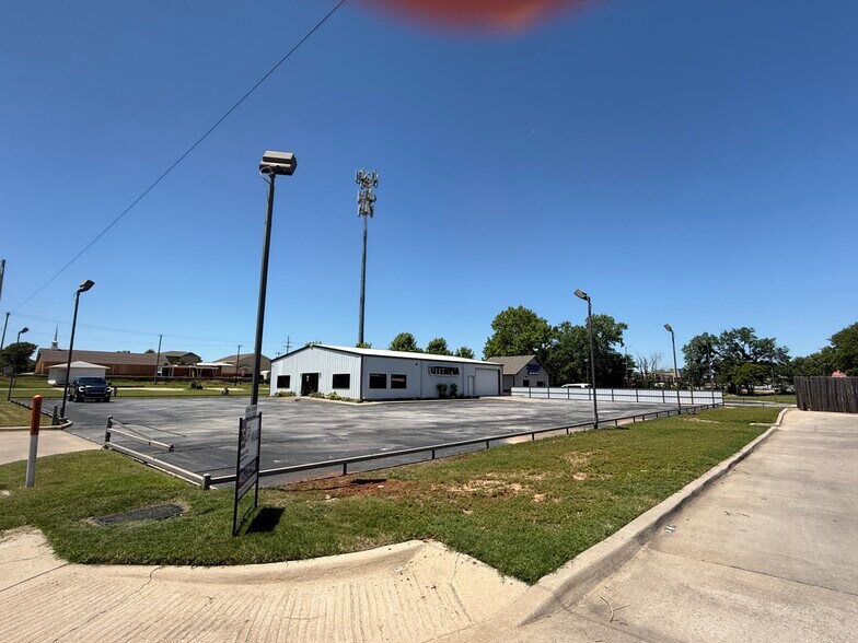 More Photos Of 1665 W Legacy Dr, Duncan Flex For Sale