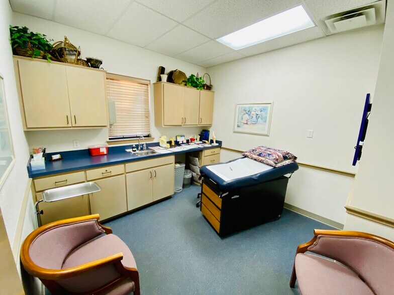 More Photos Of 901 Loop 337, New Braunfels Medical For Lease