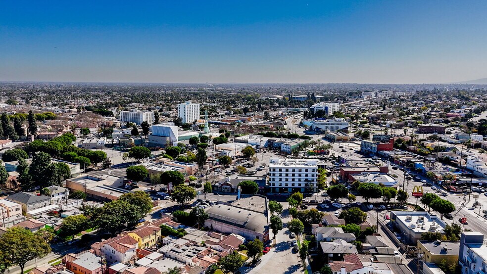 More Photos Of 3443 W 43rd St, Los Angeles Auto Repair For Sale