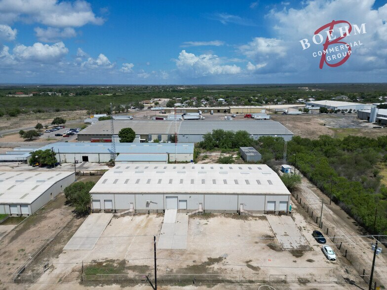 More Photos Of 995 Industrial Blvd, Del Rio Distribution For Lease