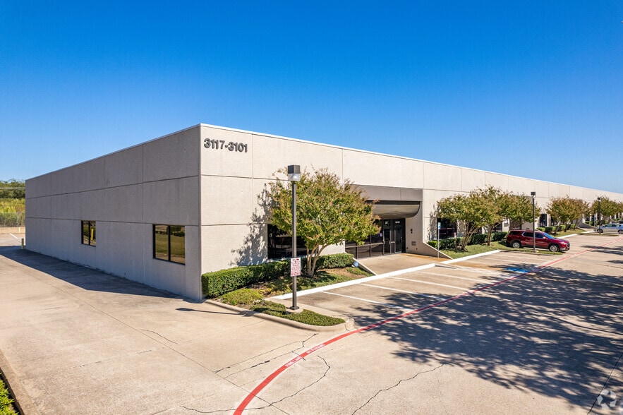 More Photos Of 3101-3117 N Skyway Cir, Irving Distribution For Lease