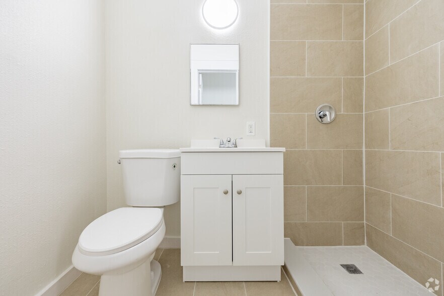 More Photos Of 218 N Pinellas Ave, Tarpon Springs Apartments For Lease