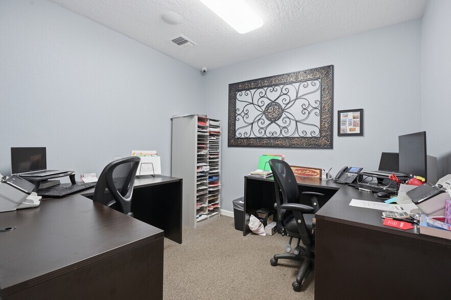More Photos Of 12325 Scarsdale Blvd, Houston Medical For Sale