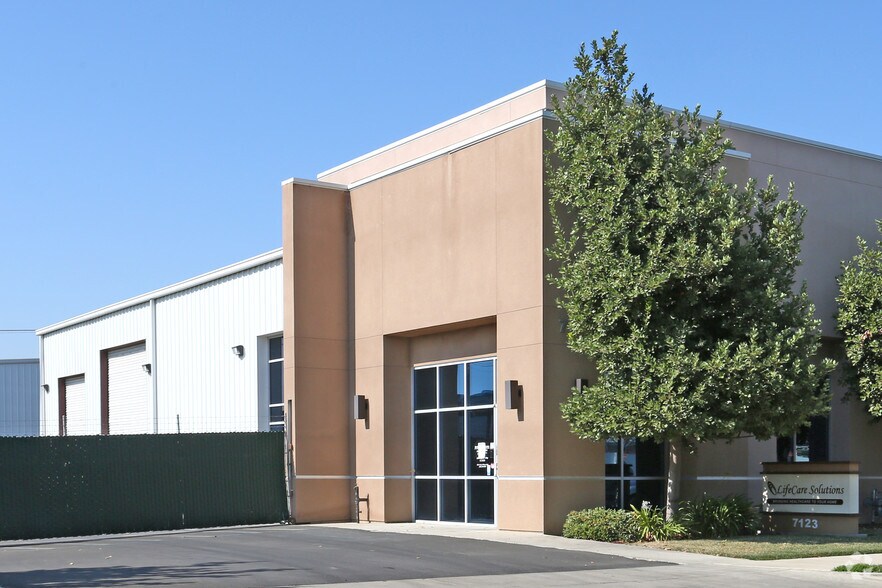 More Photos Of 7123 W Pershing Ct, Visalia Warehouse For Lease