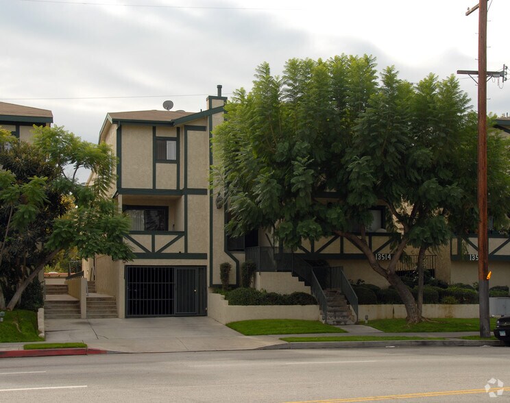 More Photos Of 13514 Burbank Blvd, Sherman Oaks Apartments For Sale