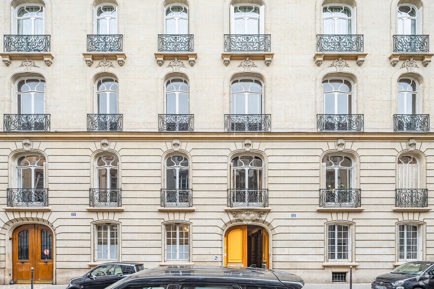More Photos Of 21 Rue Viète, Paris Office For Sale