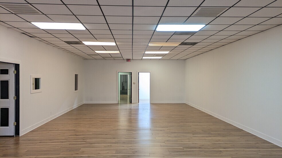 More Photos Of 3 Towanda Service Rd, Bloomington Flex For Sale