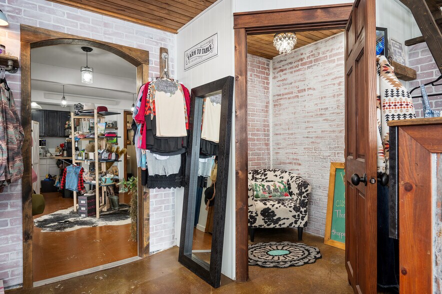 More Photos Of 330 W US-14 Hwy, Sundance General Retail For Sale