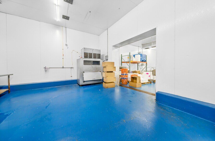 More Photos Of 7901-8195 NW 67th St, Miami Warehouse For Lease