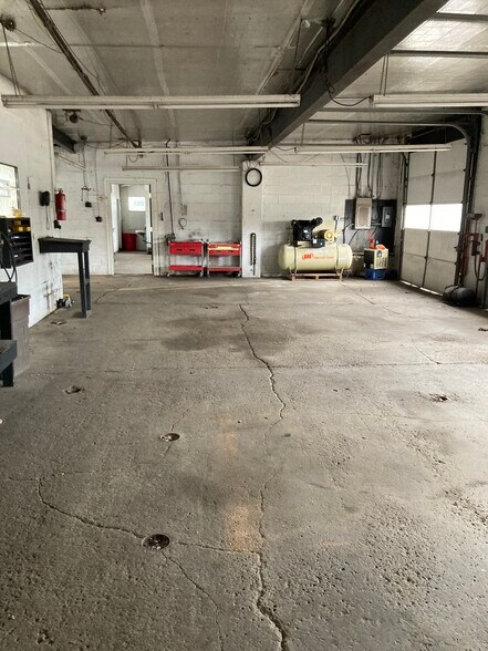 More Photos Of 2288 William St, Cheektowaga Service For Sale