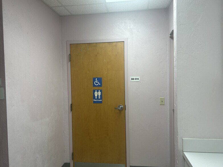 More Photos Of 101 S Prospect St, Crescent City Flex For Sale