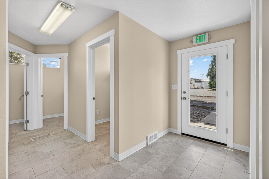 More Photos Of 619 Diagonal St, Clarkston Medical For Sale