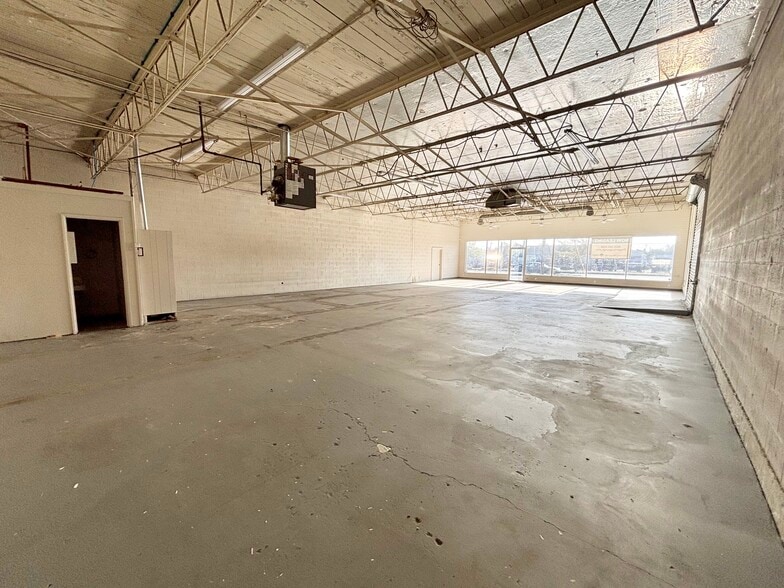 More Photos Of 3390-3424 S Market St, Redding Industrial For Lease