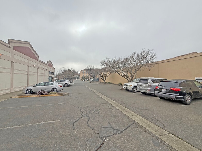 More Photos Of 145 3rd St, Santa Rosa Freestanding For Lease