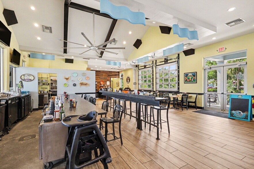 More Photos Of 11970 Fairway Lakes Dr, Fort Myers Restaurant For Sale