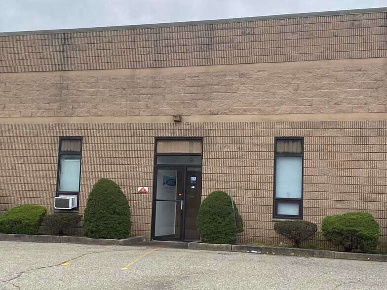 More Photos Of 152 Veterans Dr, Northvale Warehouse For Lease