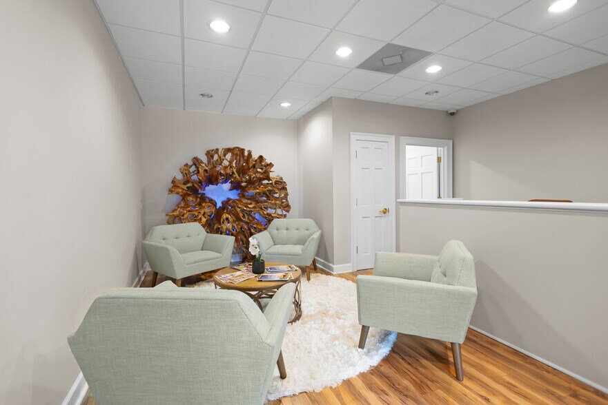 More Photos Of 19810 W Catawba Ave, Cornelius Office For Lease