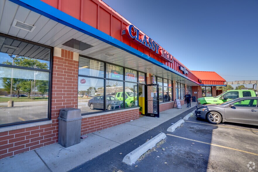 More Photos Of 17100-17114 S Park Ave, South Holland Storefront Retail Office For Lease