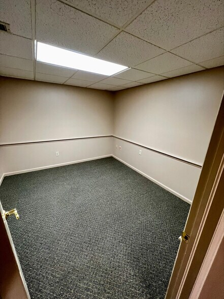 More Photos Of 431-433 Windsor Park Dr, Dayton Office For Lease