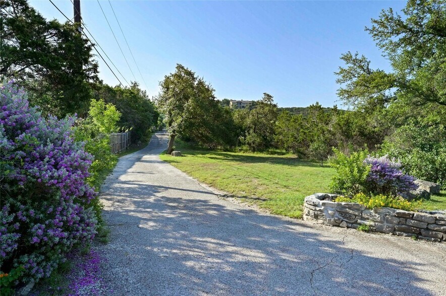 More Photos Of 167 N Tumbleweed Trl, Austin Specialty For Sale