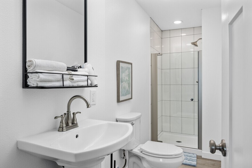 More Photos Of Ocean Rogue Inn, Rockaway Beach Hospitality For Sale