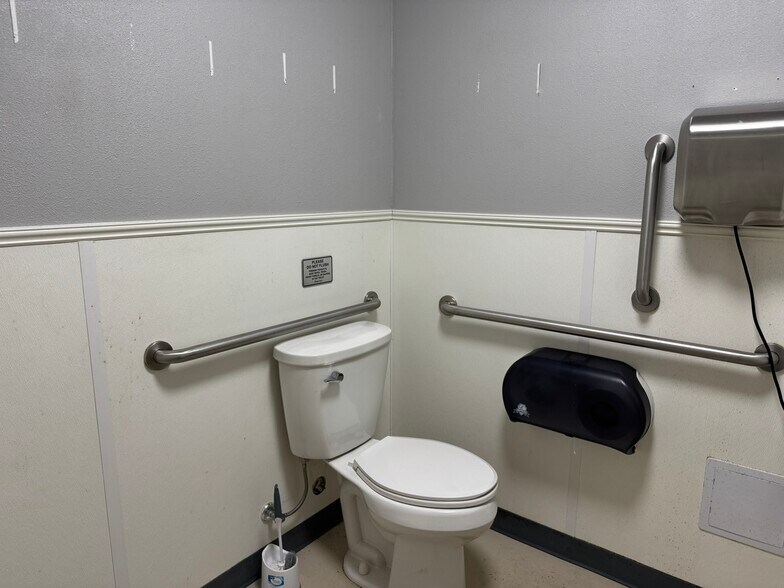 More Photos Of 1330 NE Highway 101, Lincoln City Restaurant For Sale