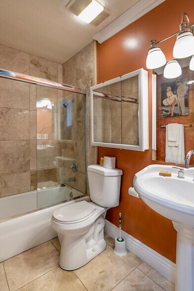 More Photos Of 365 S Mohler Dr, Anaheim Specialty For Sale