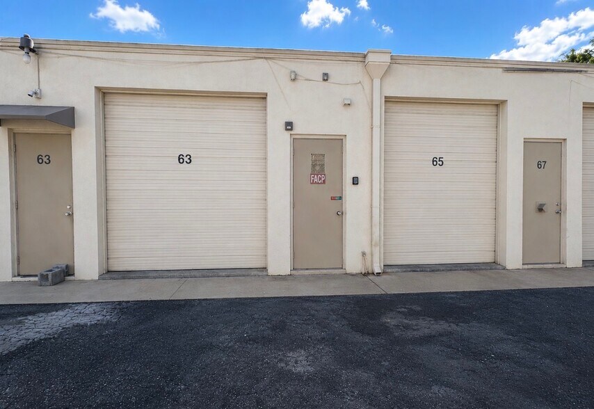 More Photos Of 7535 Enterprise Dr, Riviera Beach Light Distribution For Lease