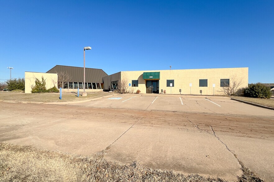 More Photos Of 3200 E Memorial Rd, Edmond Medical For Sale
