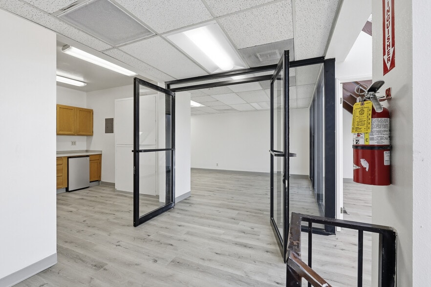 More Photos Of 10742 Burbank Blvd, North Hollywood Warehouse For Lease