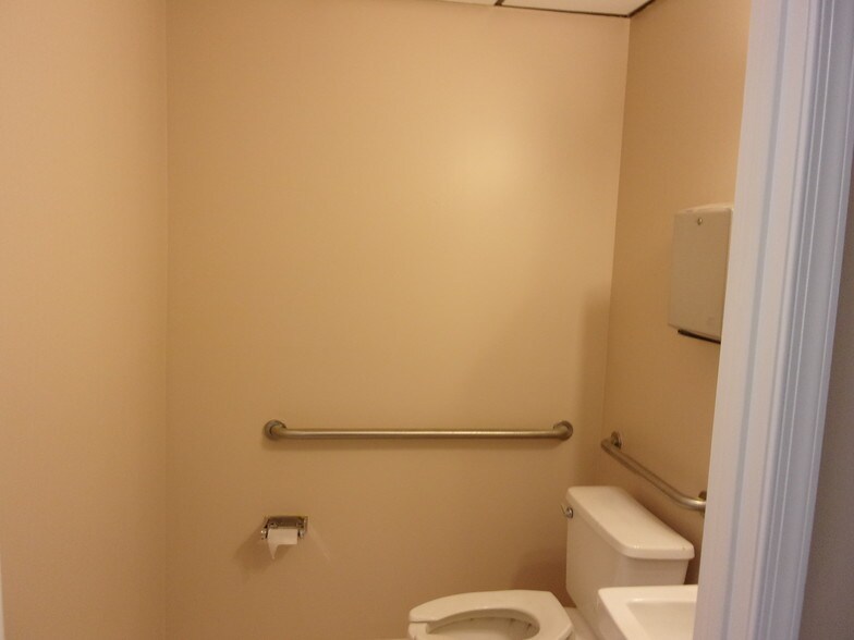 More Photos Of 45571-45595 Shepard Dr, Sterling Medical For Lease